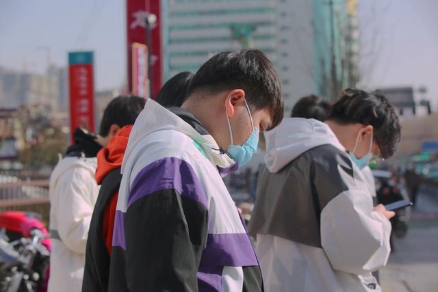 RNG前上单选手冲突升级 双双退出游戏引发热议